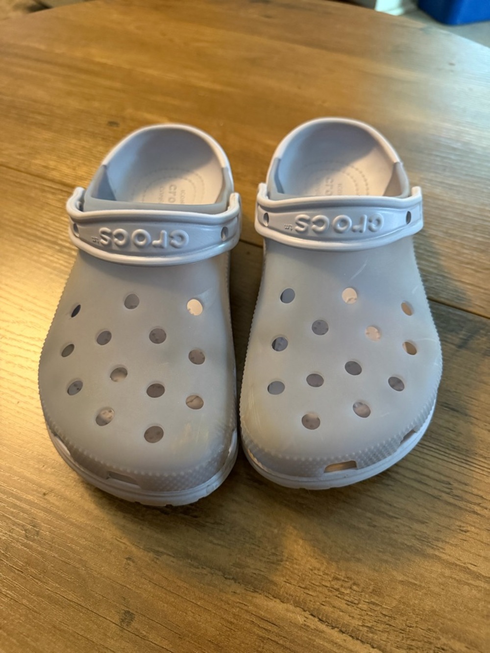 CROCS Classic Clog in gray and white